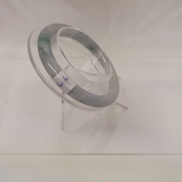 Jadeite Bangle - Picture 2 of 6